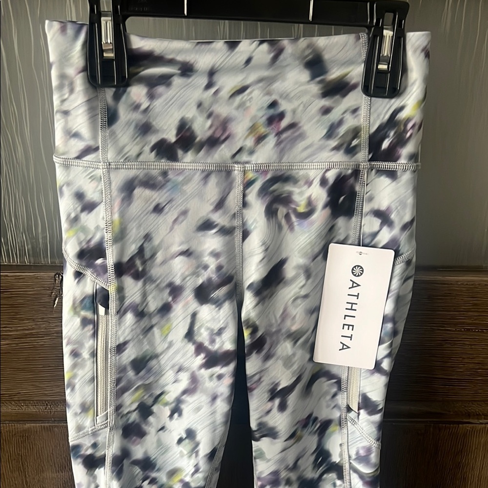 🌟🌟🌟ATHLETA🌟🌟🌟 
Silver, White Activewear Set - Picture 10 of 14